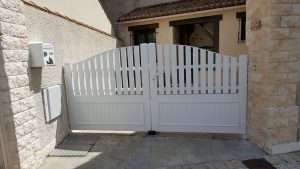 clotout portail pvc semi ajouré blanc