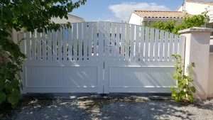 portail pvc semi ajouré blanc clotout